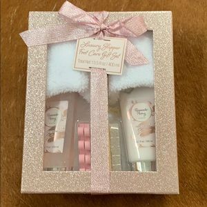 Luxury Slipper Foot Care Gift Set